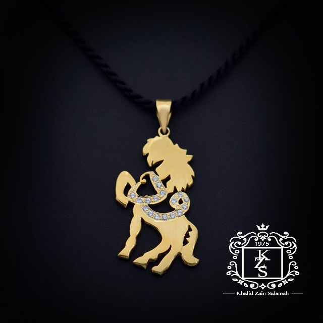 تعليقة بالإسم موديل حصان